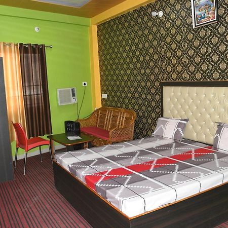 Hotel Mountain View And Rooftop Restaurant Pithorāgarh Esterno foto