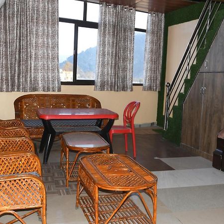 Hotel Mountain View And Rooftop Restaurant Pithorāgarh Esterno foto