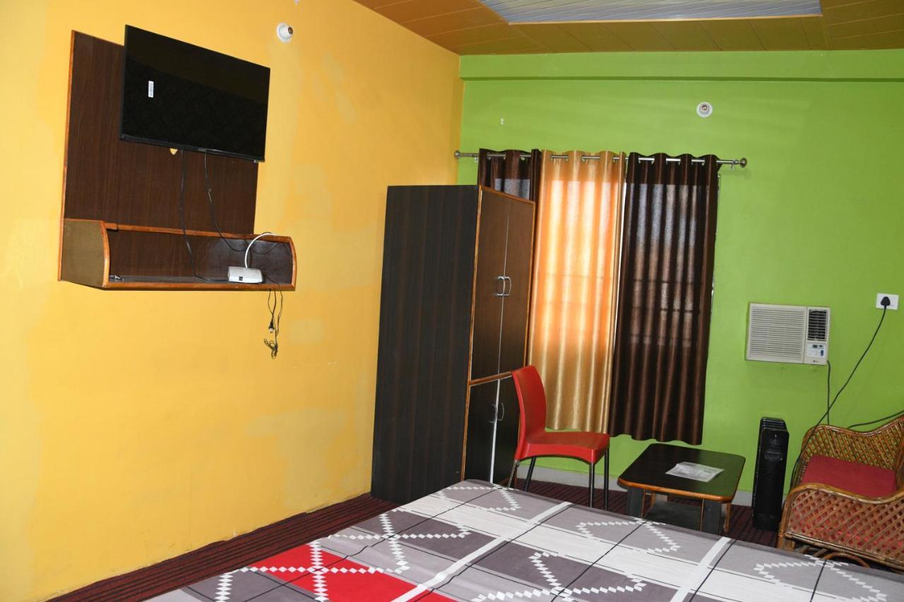 Hotel Mountain View And Rooftop Restaurant Pithorāgarh Esterno foto