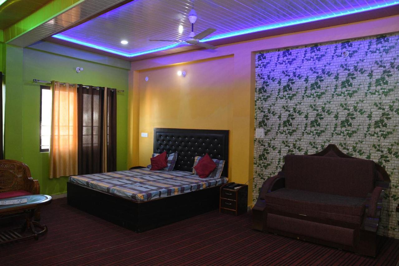 Hotel Mountain View And Rooftop Restaurant Pithorāgarh Esterno foto