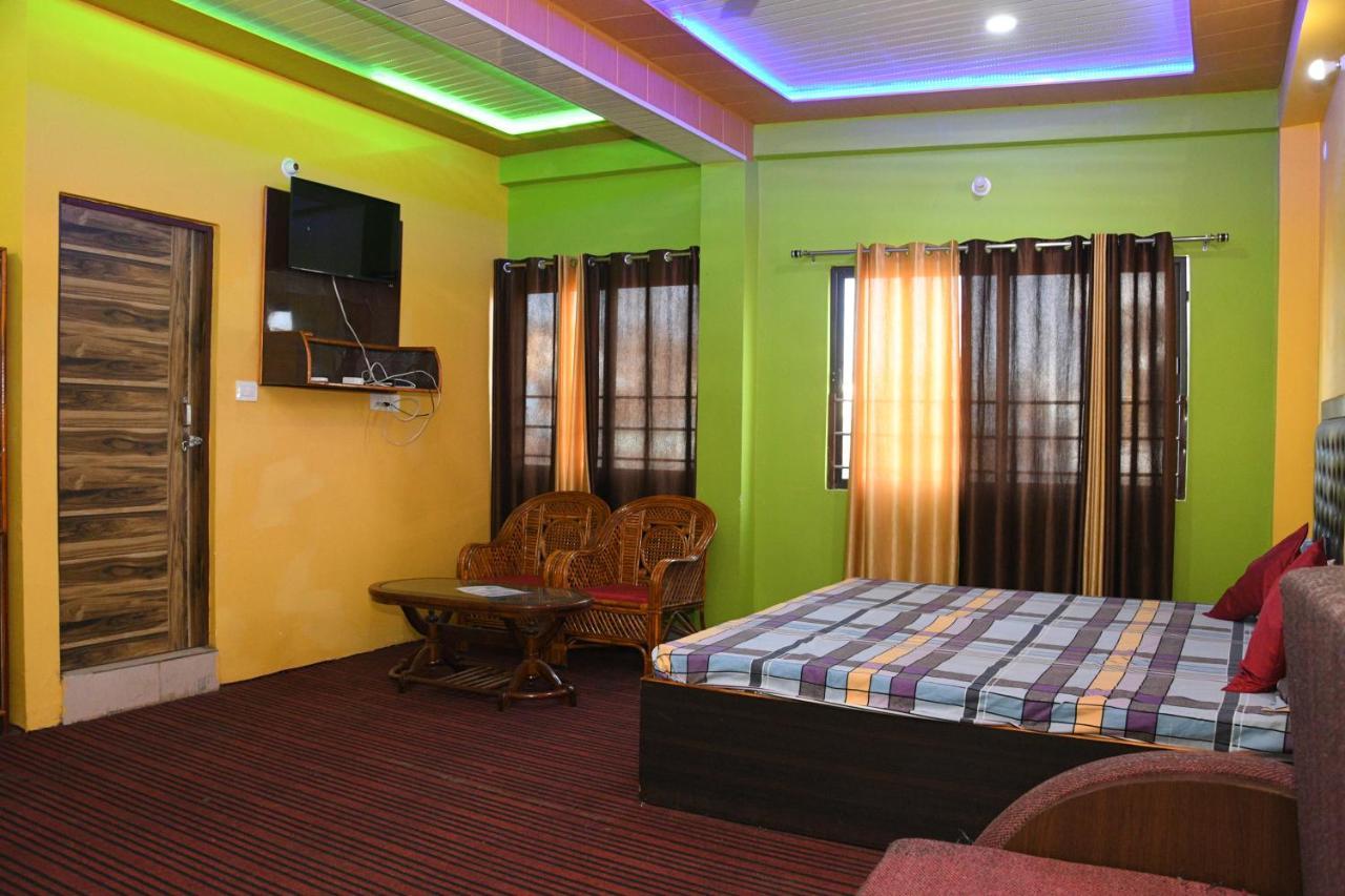 Hotel Mountain View And Rooftop Restaurant Pithorāgarh Esterno foto